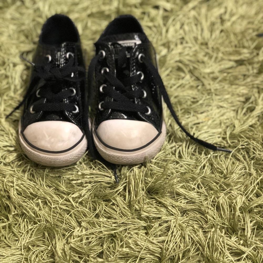 Sparkly ✨. Black Converse